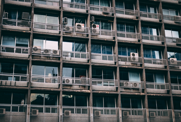 Signs That Your AC Unit Needs Maintenance Services